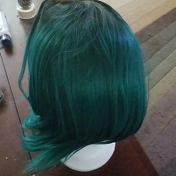 Evahair green/black Bob lace front synthetic wig - Picture 3 of 5